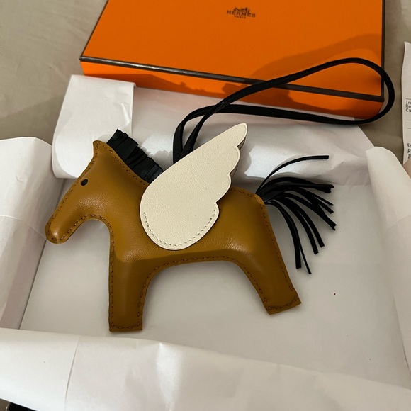NEW in box. MM Size Hermes Rodeo Pegasus in Sesame/Noir/Nata - Picture 3 of 9